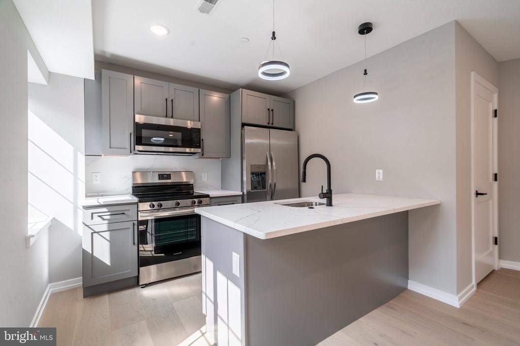 719 Dickinson Street - Photo 4