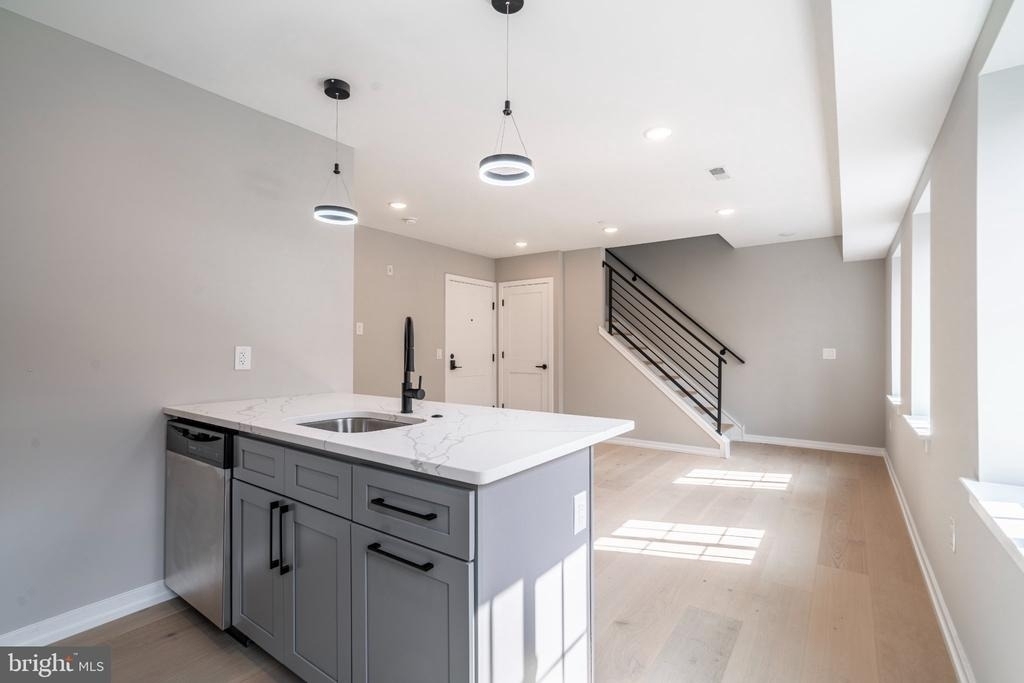 719 Dickinson Street - Photo 5