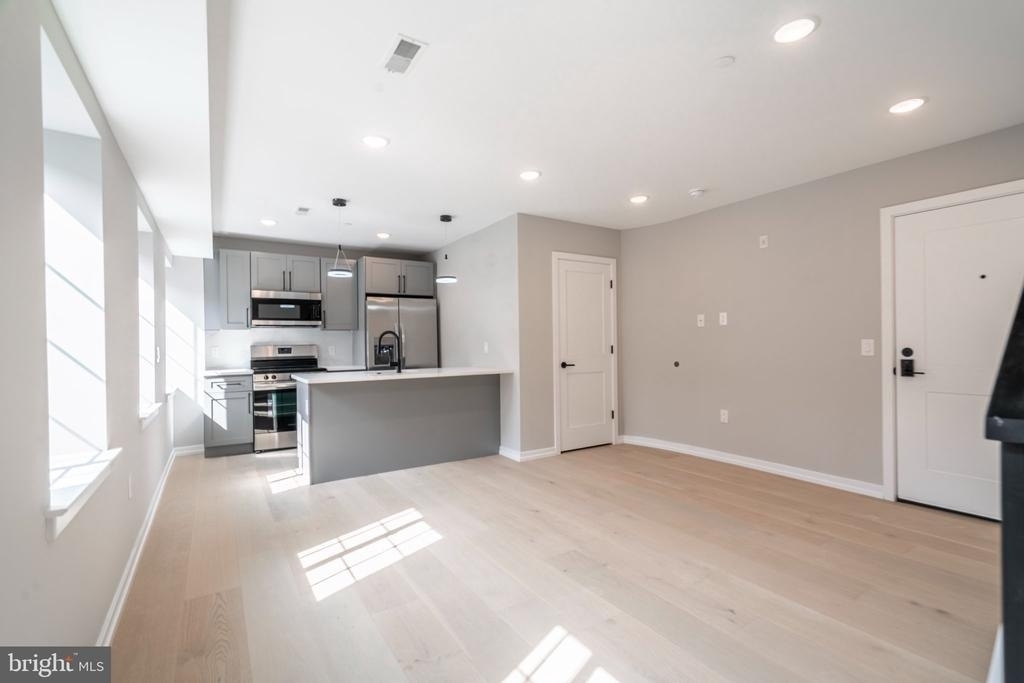 719 Dickinson Street - Photo 3