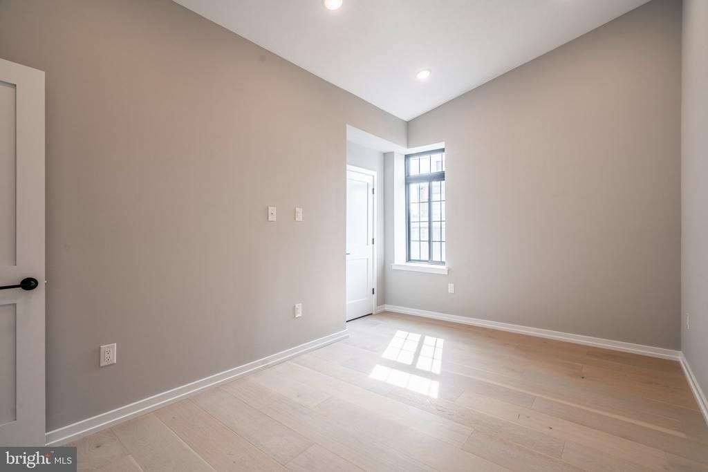 719 Dickinson Street - Photo 11