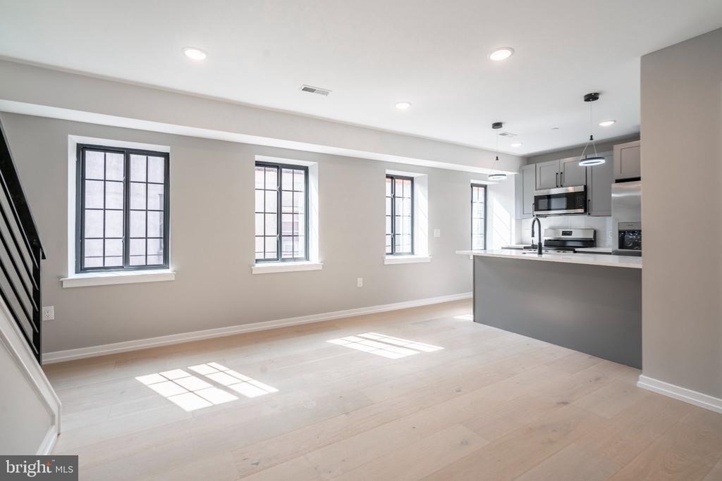 719 Dickinson Street - Photo 2