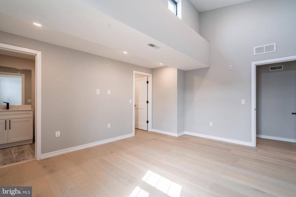 719 Dickinson Street - Photo 13