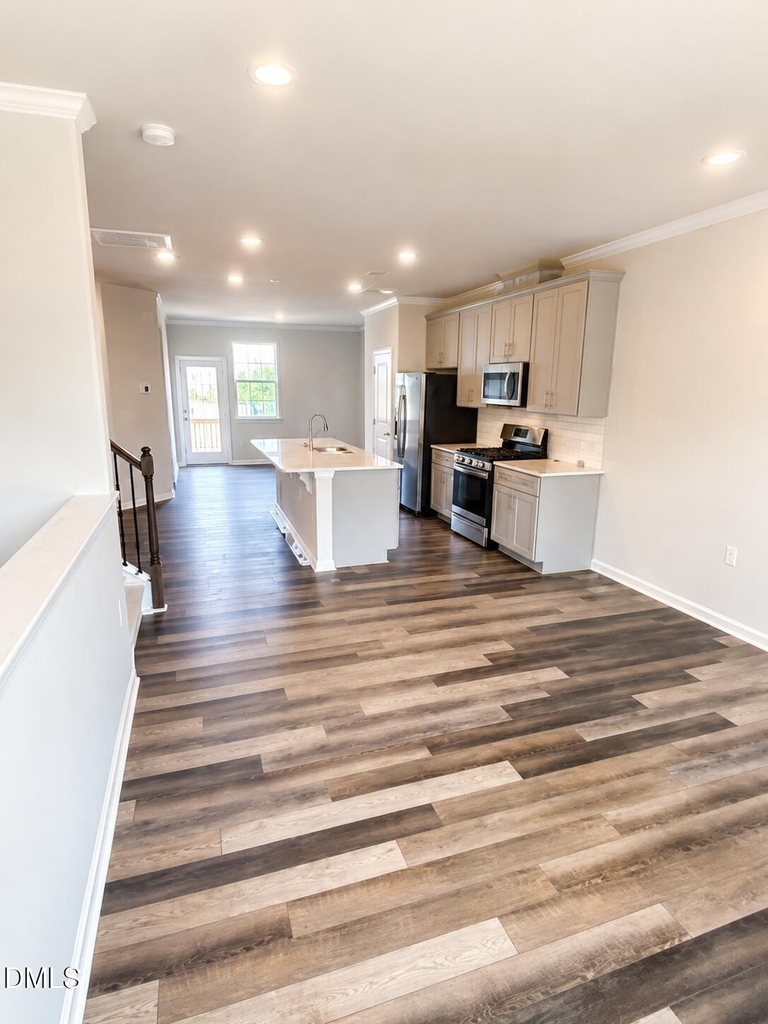 640 Gimari Drive - Photo 3
