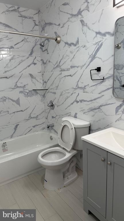 6049 Walton Avenue - Photo 2