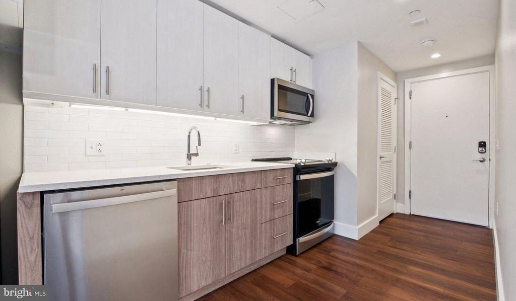 2200 Benjamin Franklin Parkway - Photo 2