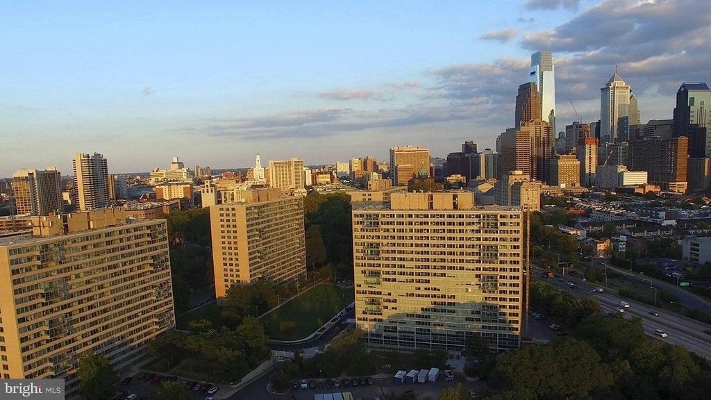 2200 Benjamin Franklin Parkway - Photo 28