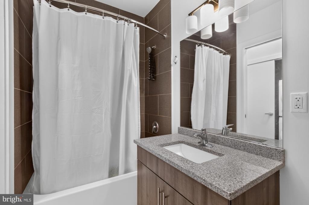 2321 Fitzwater Street - Photo 3