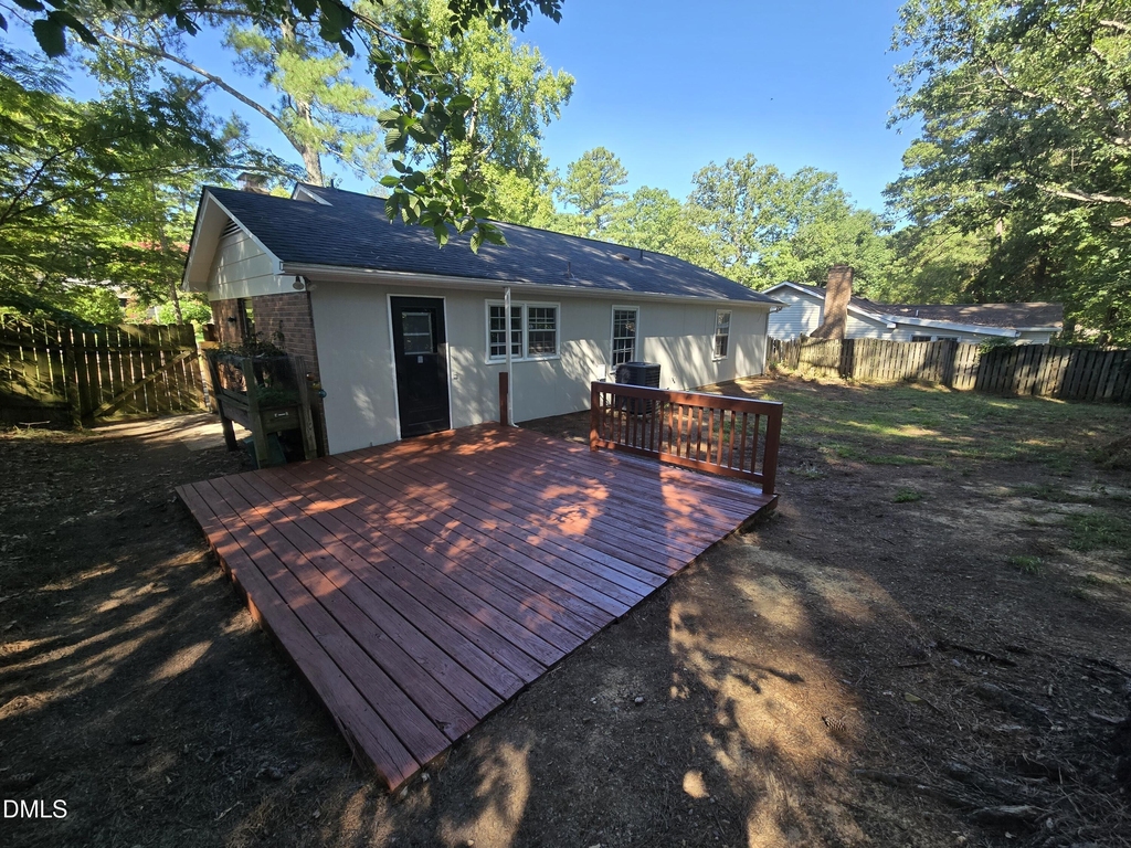 1410 Suterland Road - Photo 23