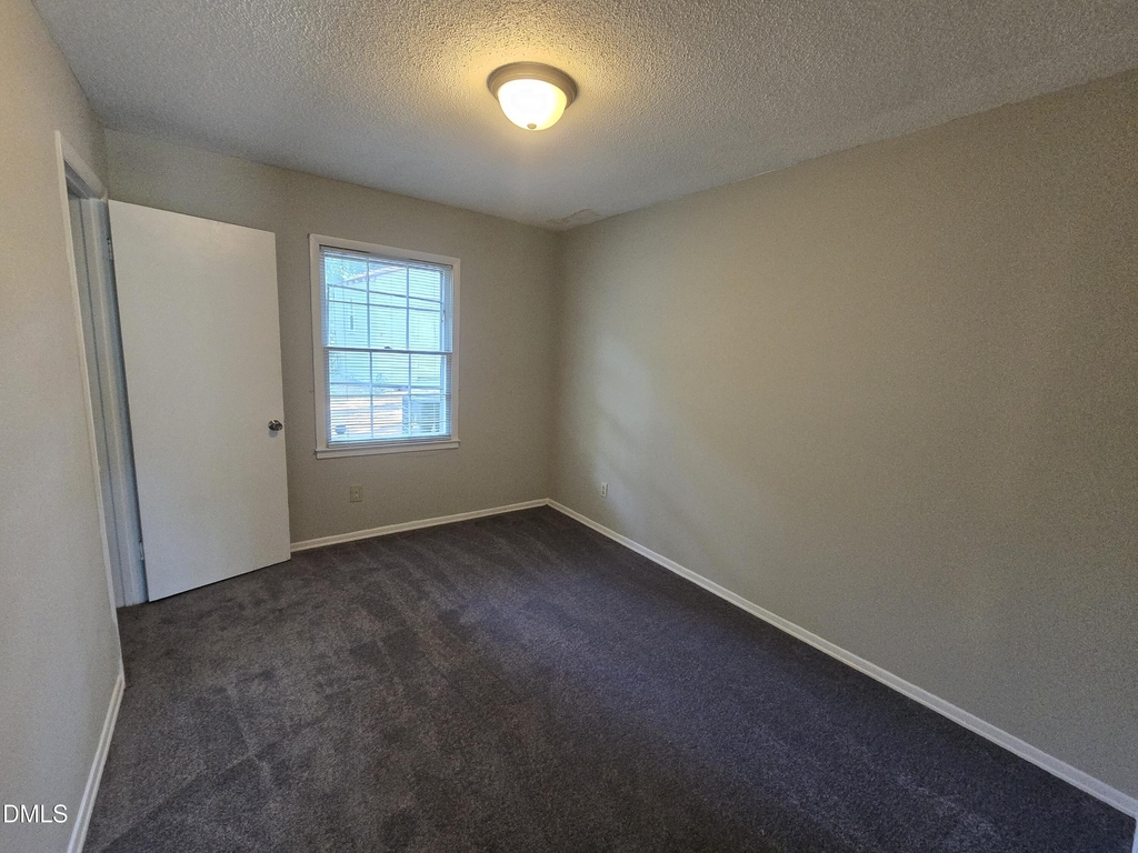 1410 Suterland Road - Photo 18