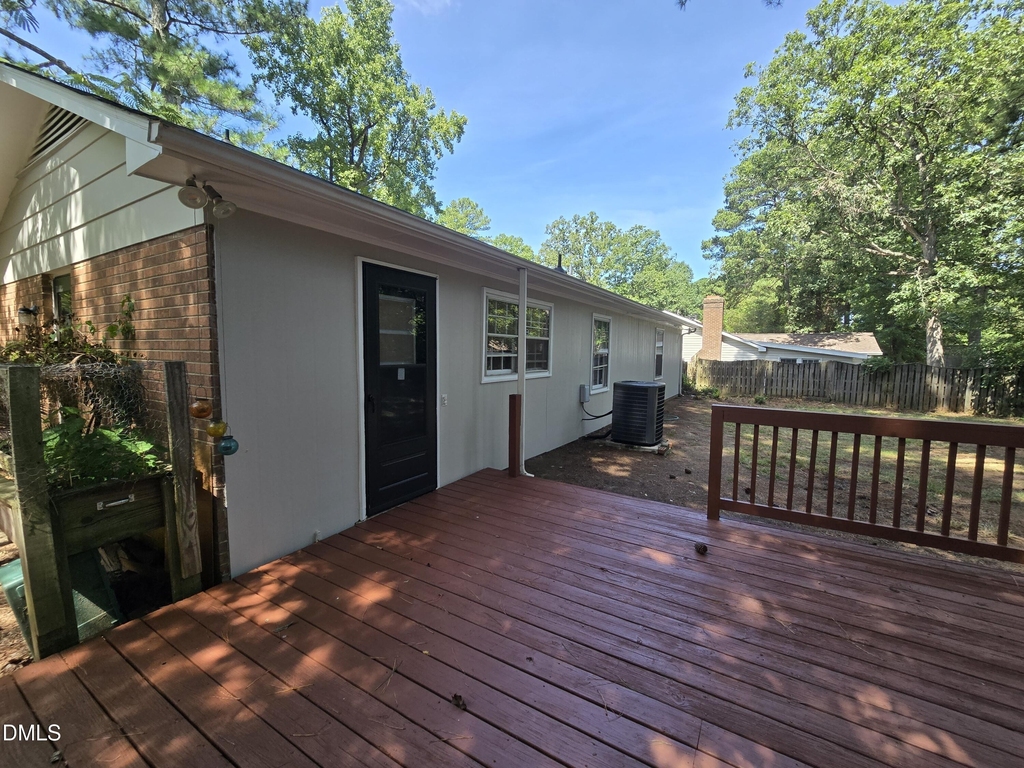 1410 Suterland Road - Photo 21
