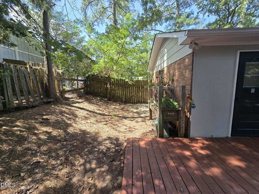 1410 Suterland Road - Photo 20