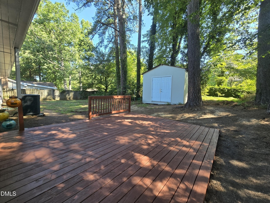 1410 Suterland Road - Photo 24