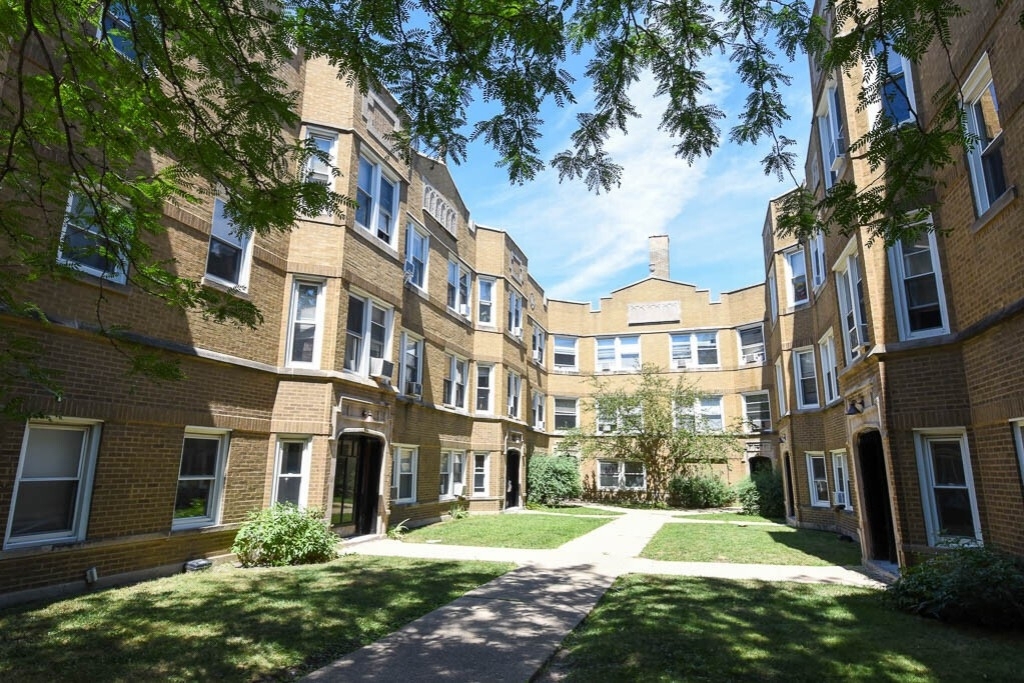 4824-30 W Addison St - Photo 0
