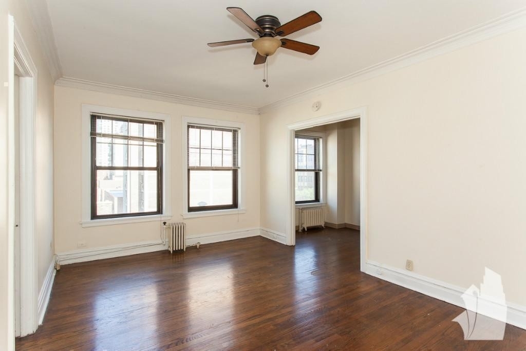 540 W Briar Pl - Photo 2
