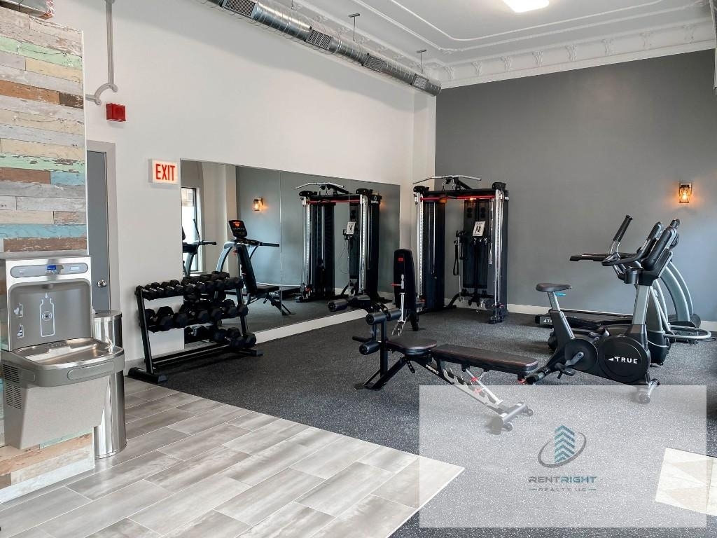 540 W Briar Pl - Photo 10