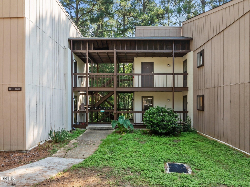 667 Pine Ridge Place - Photo 0