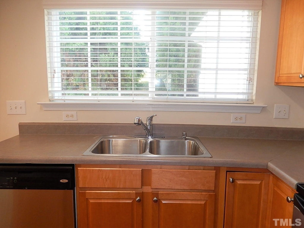 10651 Edmundson Avenue - Photo 9