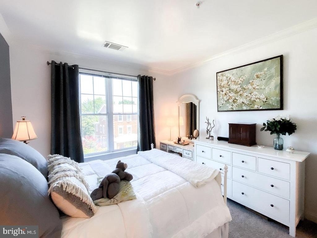 300 W Elm Street - Photo 17