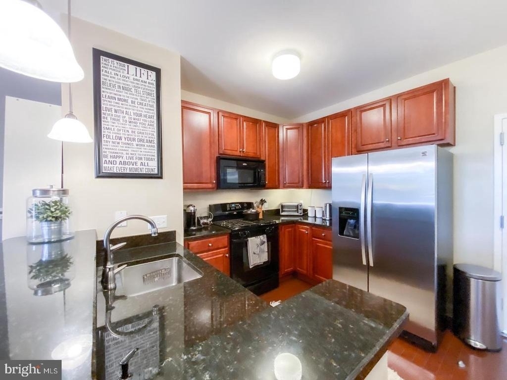 300 W Elm Street - Photo 7