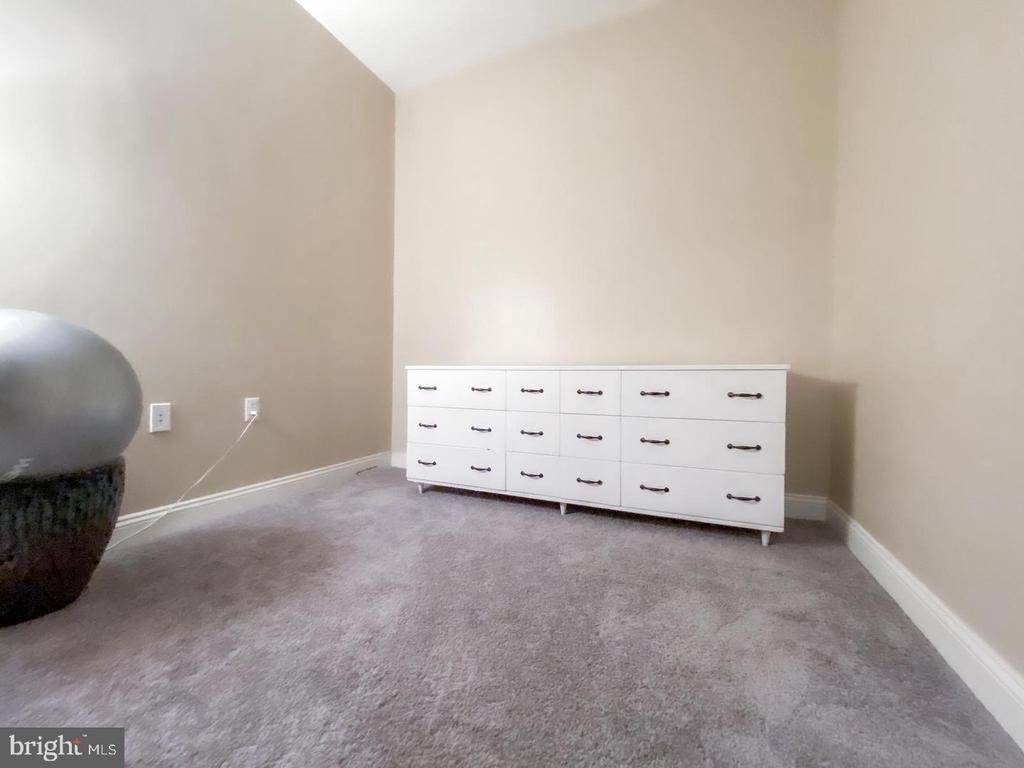 300 W Elm Street - Photo 18