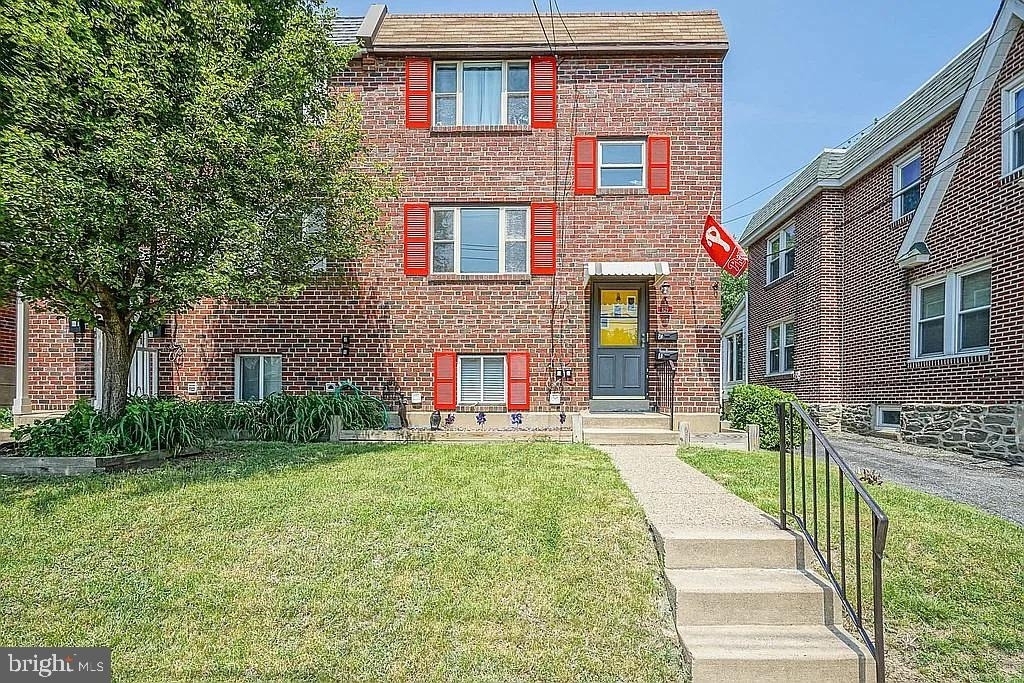 829 Spruce Street - Photo 0