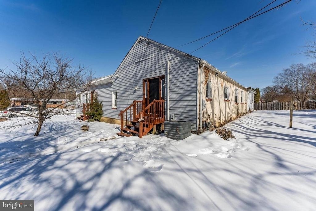 390 Mary Street - Photo 2
