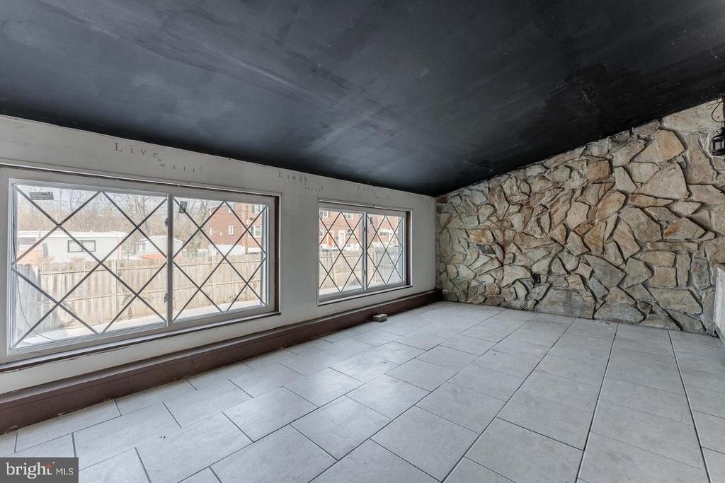 390 Mary Street - Photo 28