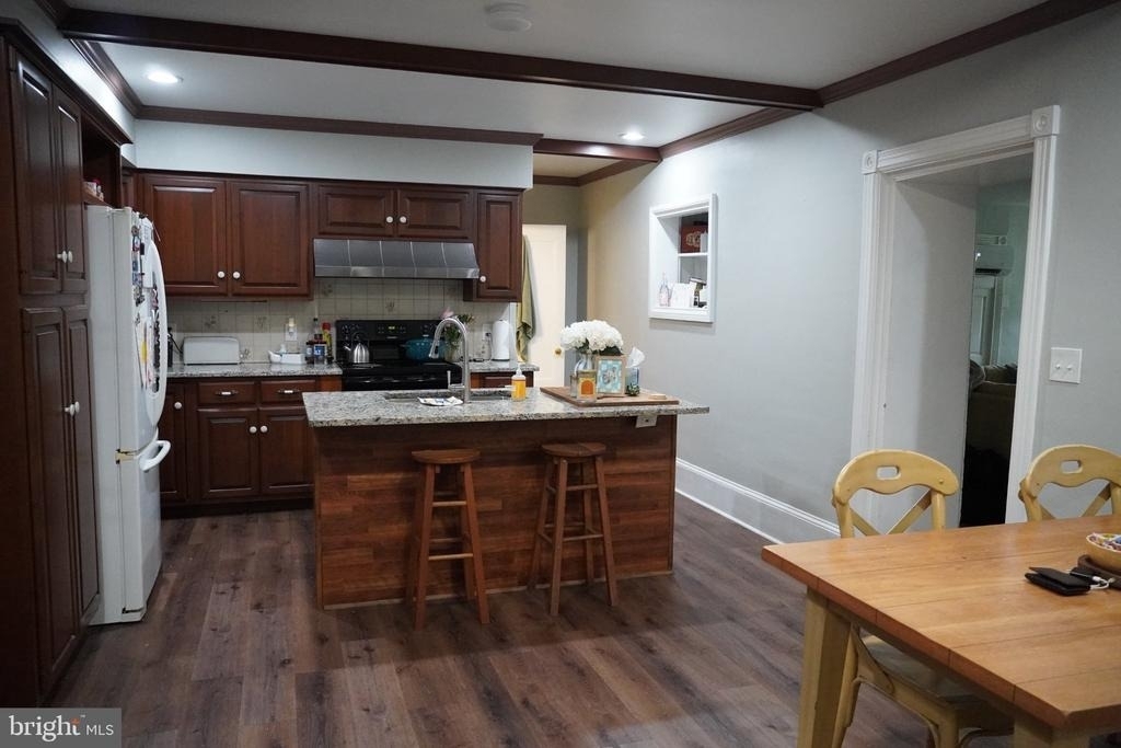 609 Lancaster Avenue - Photo 2