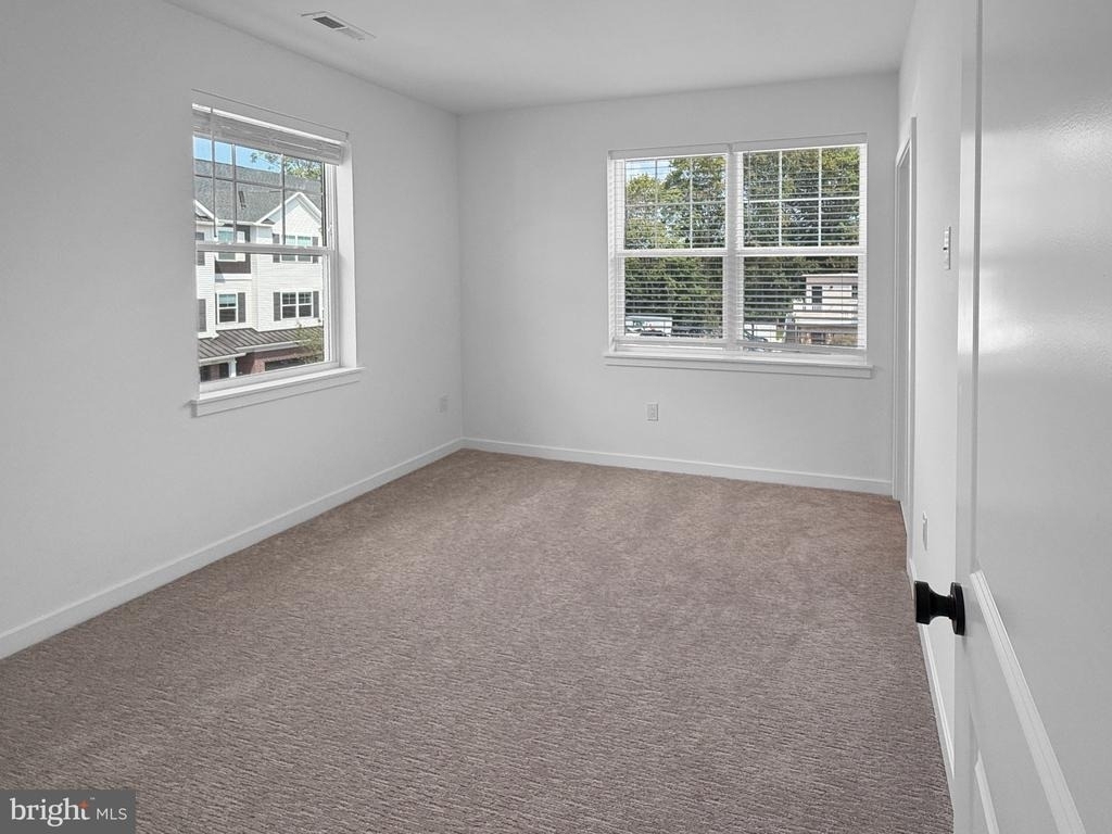 365 Butler Avenue W - Photo 10
