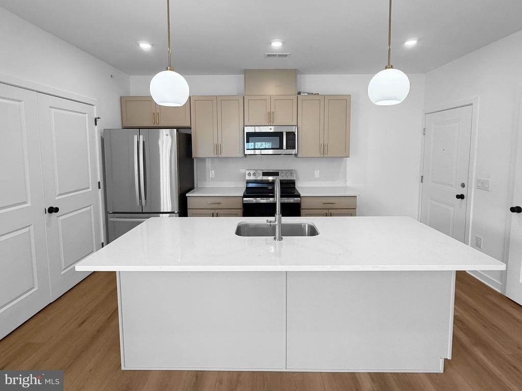 365 Butler Avenue W - Photo 2