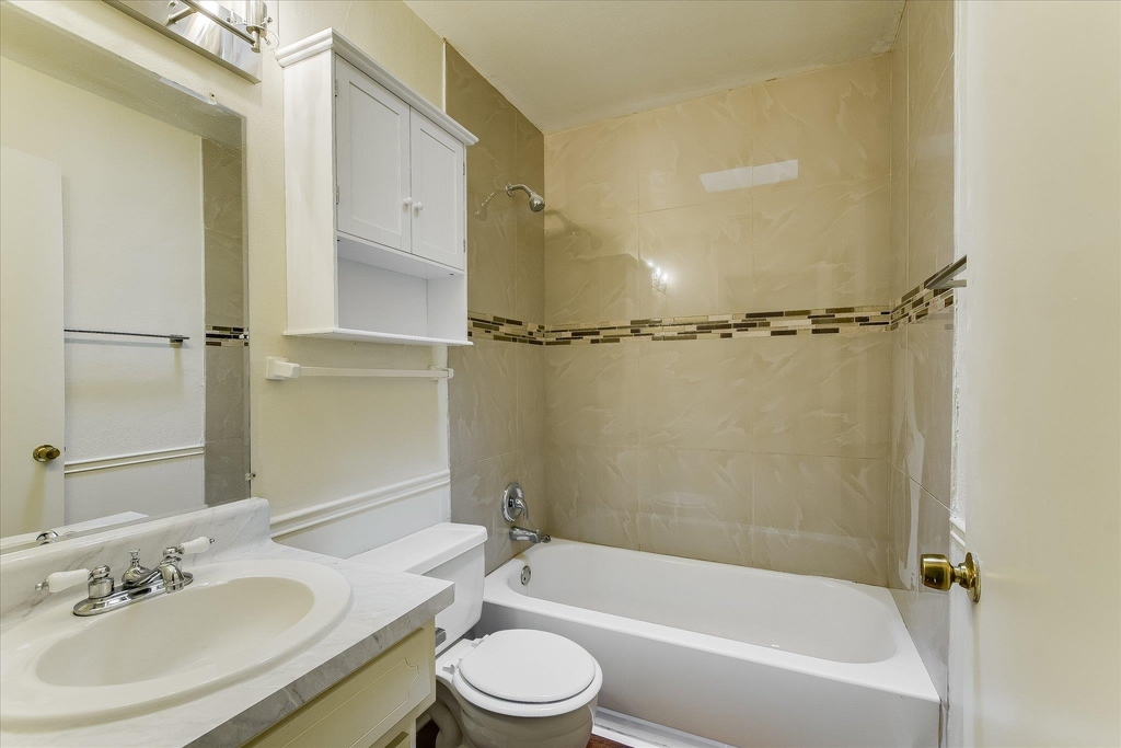 612 W 51st St - Photo 7
