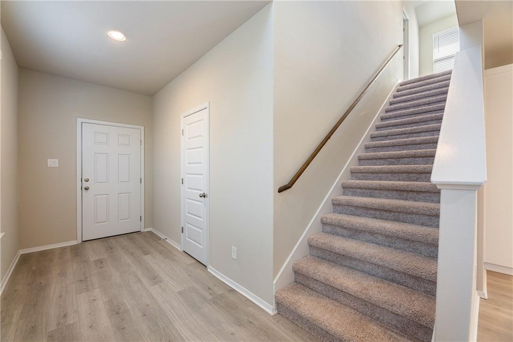 220 Trailside Ln - Photo 5