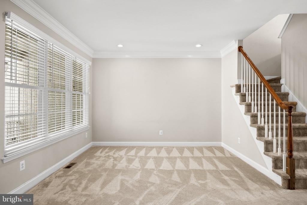 9 Ross Way - Photo 5