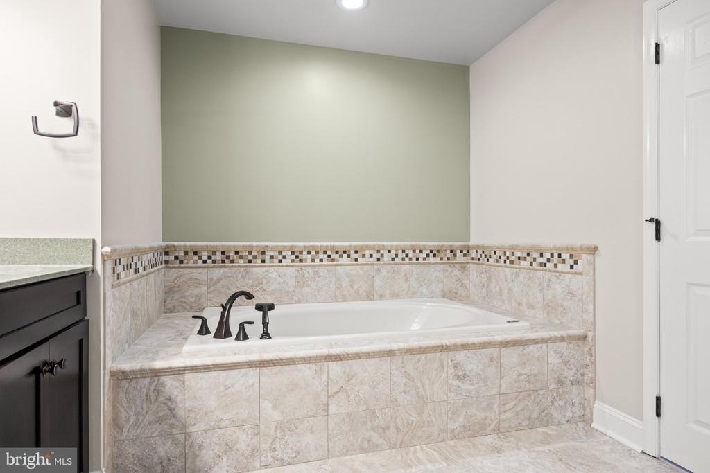 9 Ross Way - Photo 22
