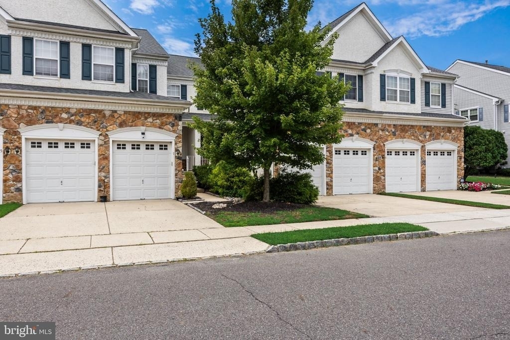 9 Ross Way - Photo 1