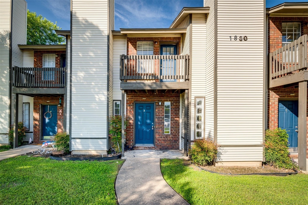 1830 River Crossing Cir - Photo 0