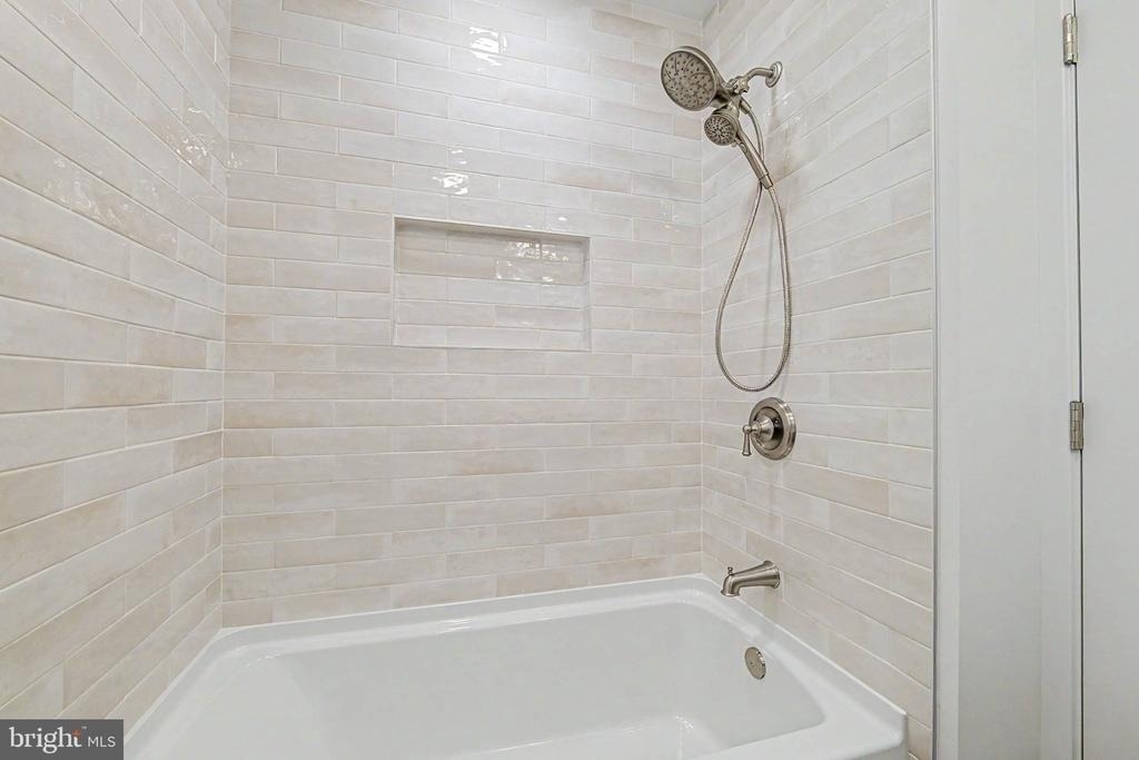 1030 Neumark Avenue - Photo 18