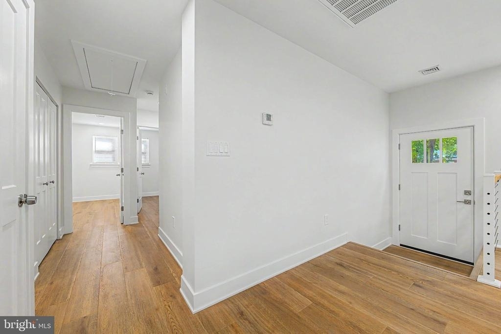 1030 Neumark Avenue - Photo 8