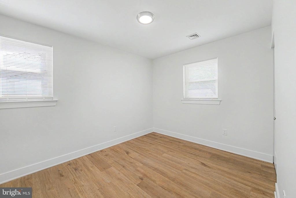 1030 Neumark Avenue - Photo 16
