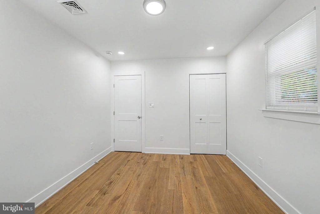 1030 Neumark Avenue - Photo 9