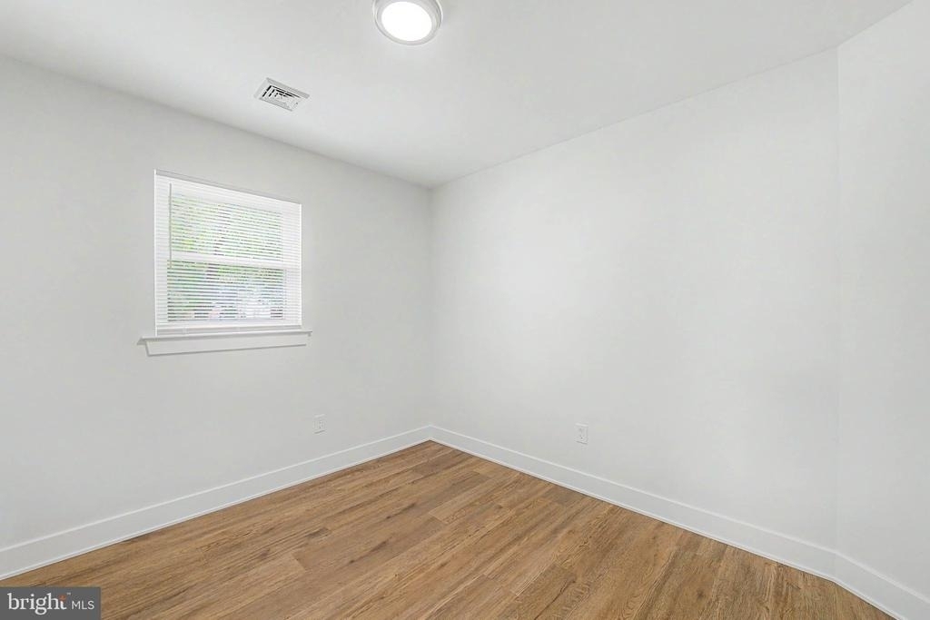 1030 Neumark Avenue - Photo 13