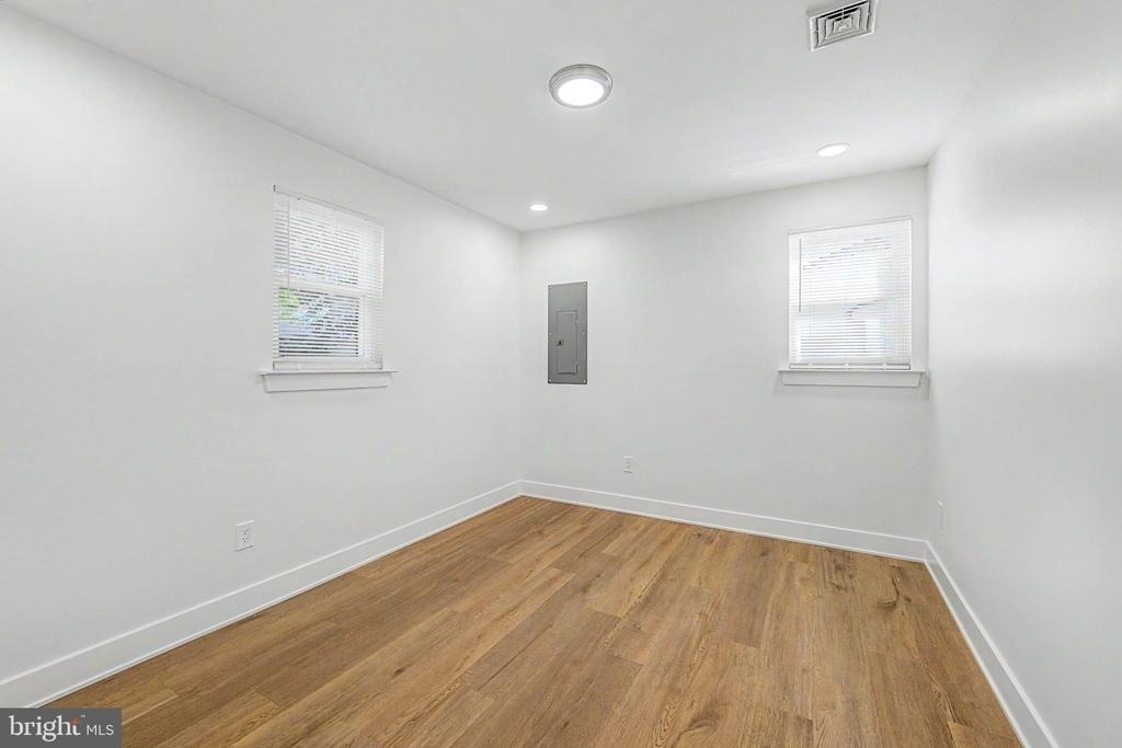 1030 Neumark Avenue - Photo 15