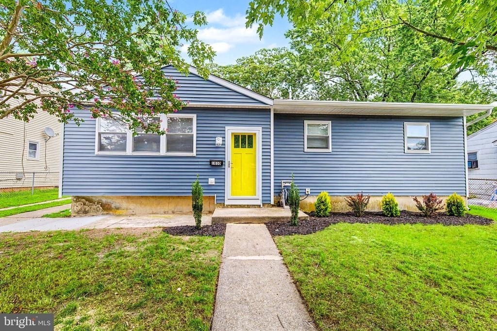 1030 Neumark Avenue - Photo 0