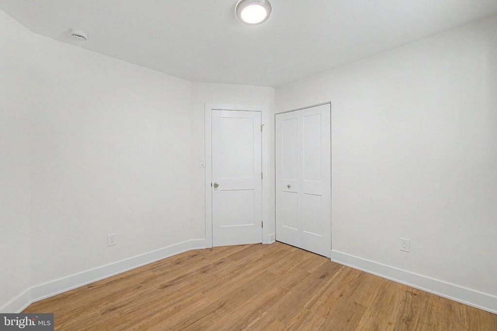 1030 Neumark Avenue - Photo 10