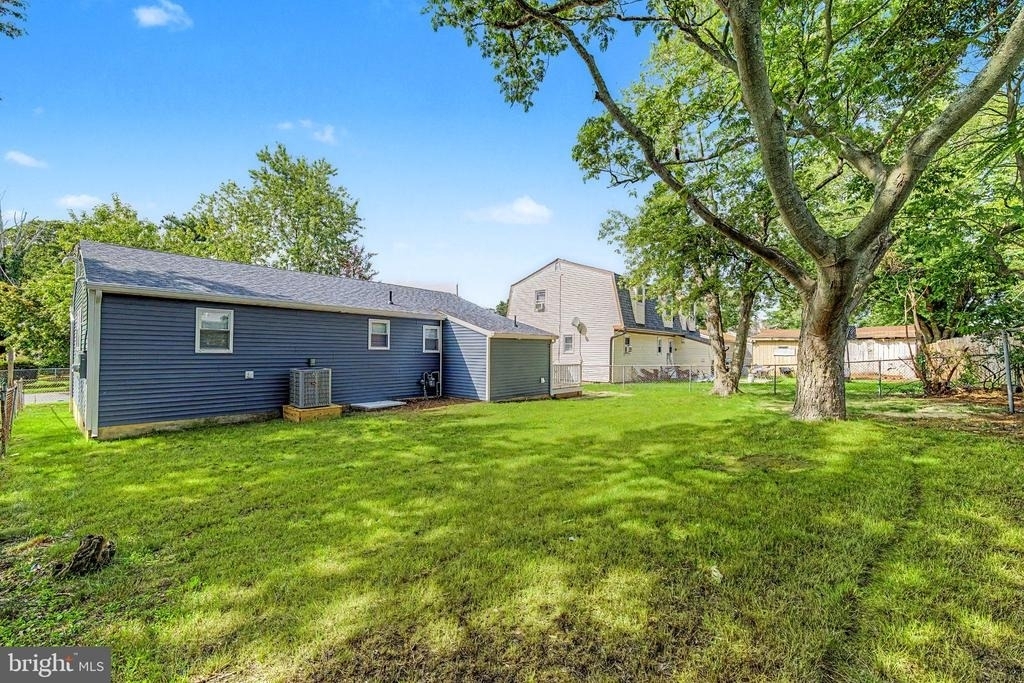 1030 Neumark Avenue - Photo 24