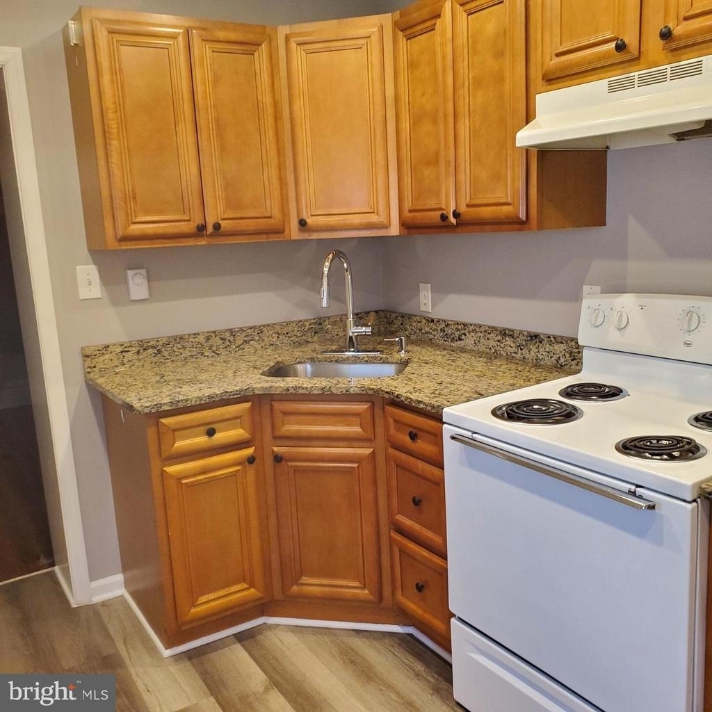 314 S Locust Street - Photo 3