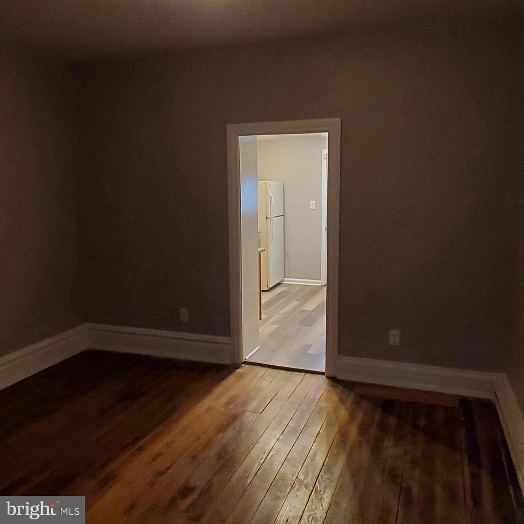314 S Locust Street - Photo 2