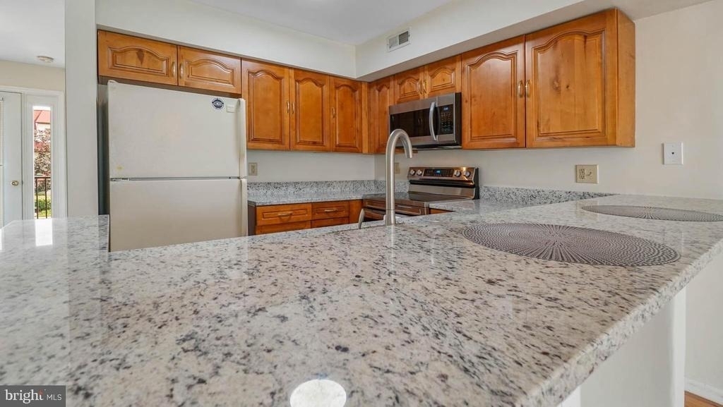 26 Queen Anne Way - Photo 3