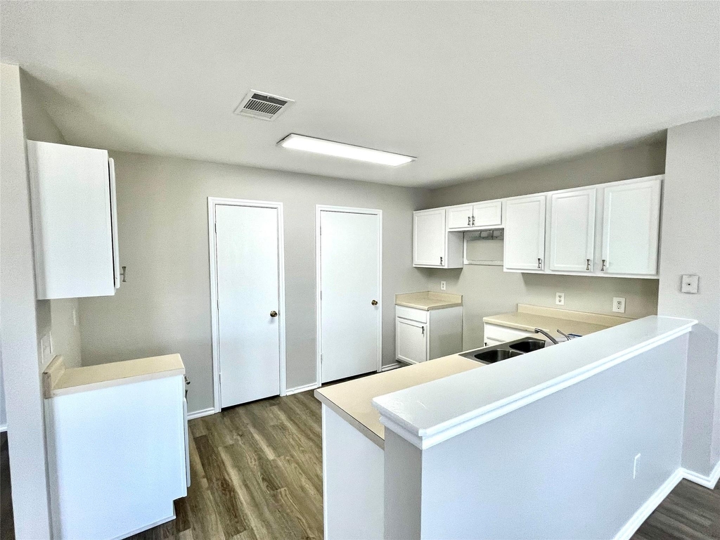 12729 Saint Mary Dr - Photo 3
