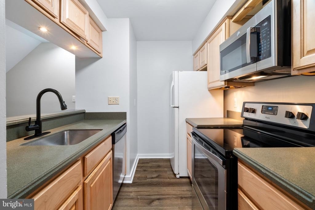 9934 Hellingly Place - Photo 8